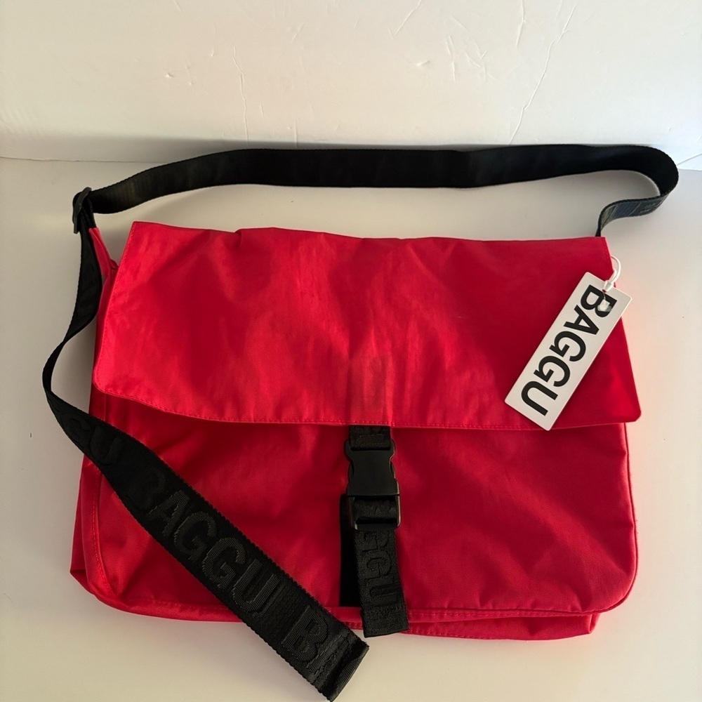 NWT BAGGU Nylon Messenger Bag - Picture 5 of 13